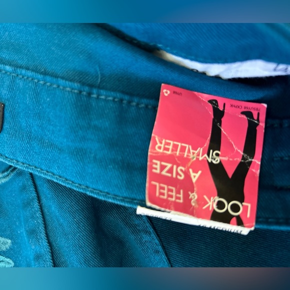 NWT LEE CLASSIC FIT IN GREENISH COLOUR size 18 MEDIUM EMBROIDERED POCKETS - Picture 6 of 8